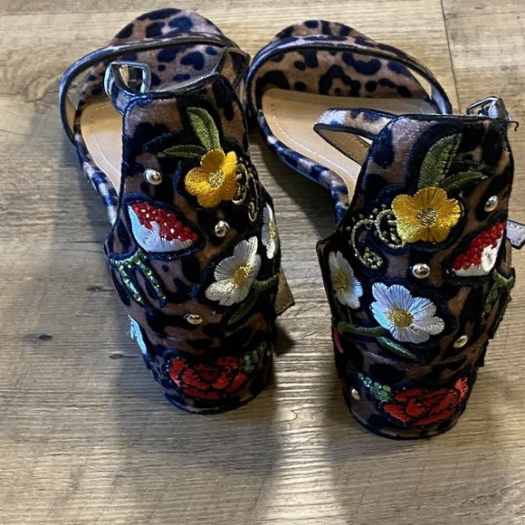 Steve Madden Cheetah Embroidered Block Heel sandals Size 8 - Picture 4 of 10